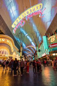 Khám phá Las Vegas - Fremont Street. Image source: unsplash